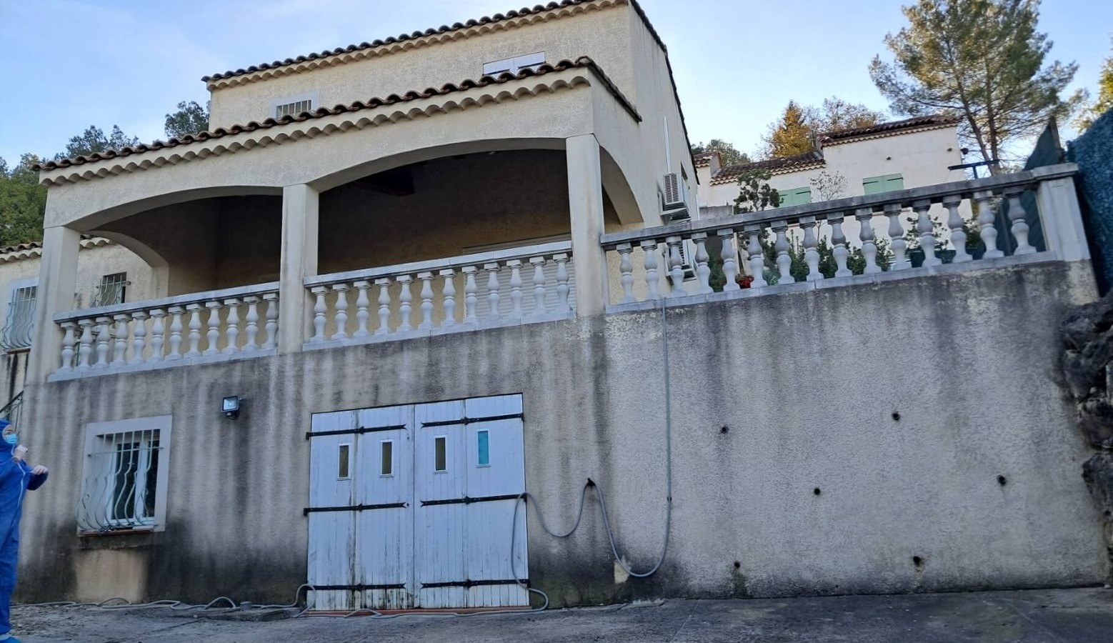 Façade de maison avant nettoyage