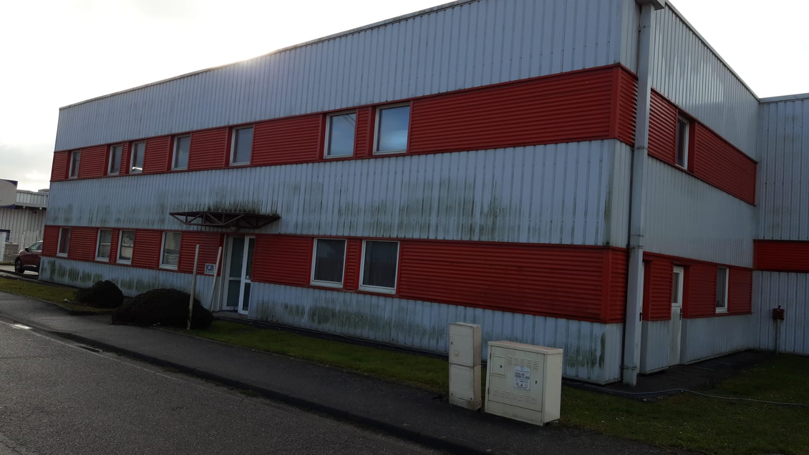 nettoyage façade de locaux d'entreprise - photo avant nettoyage