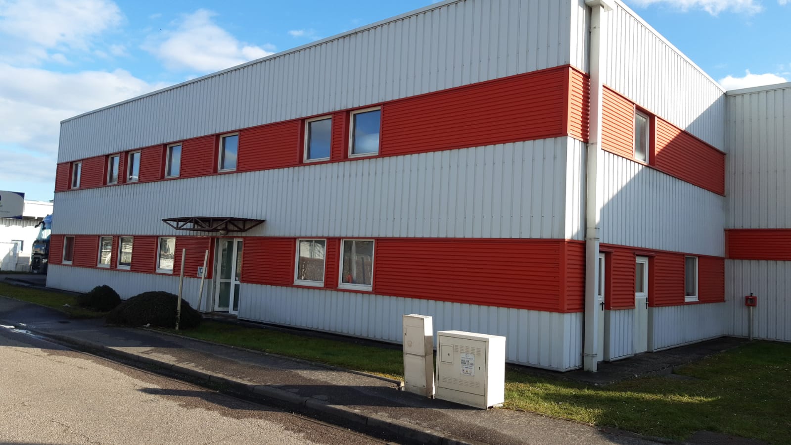 nettoyage façade de locaux d'entreprise - photo après nettoyage