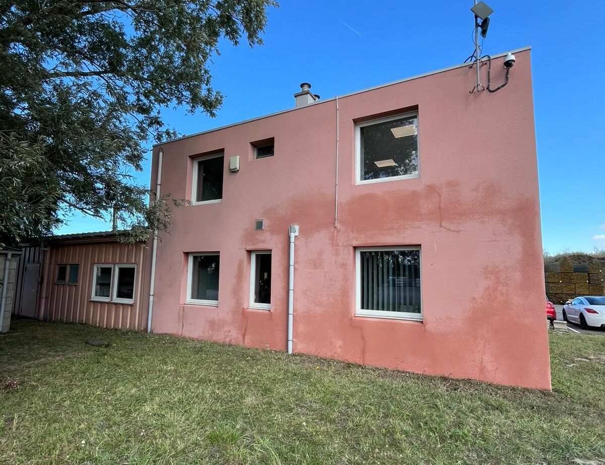 Deuxième façade de maison après nettoyage à La Garde par Econet Solution