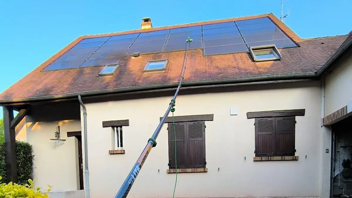 Nettoyage de panneaux photovoltaïques à l'eau osmosée réalisé par ECONET SOLUTION à Agen (47).