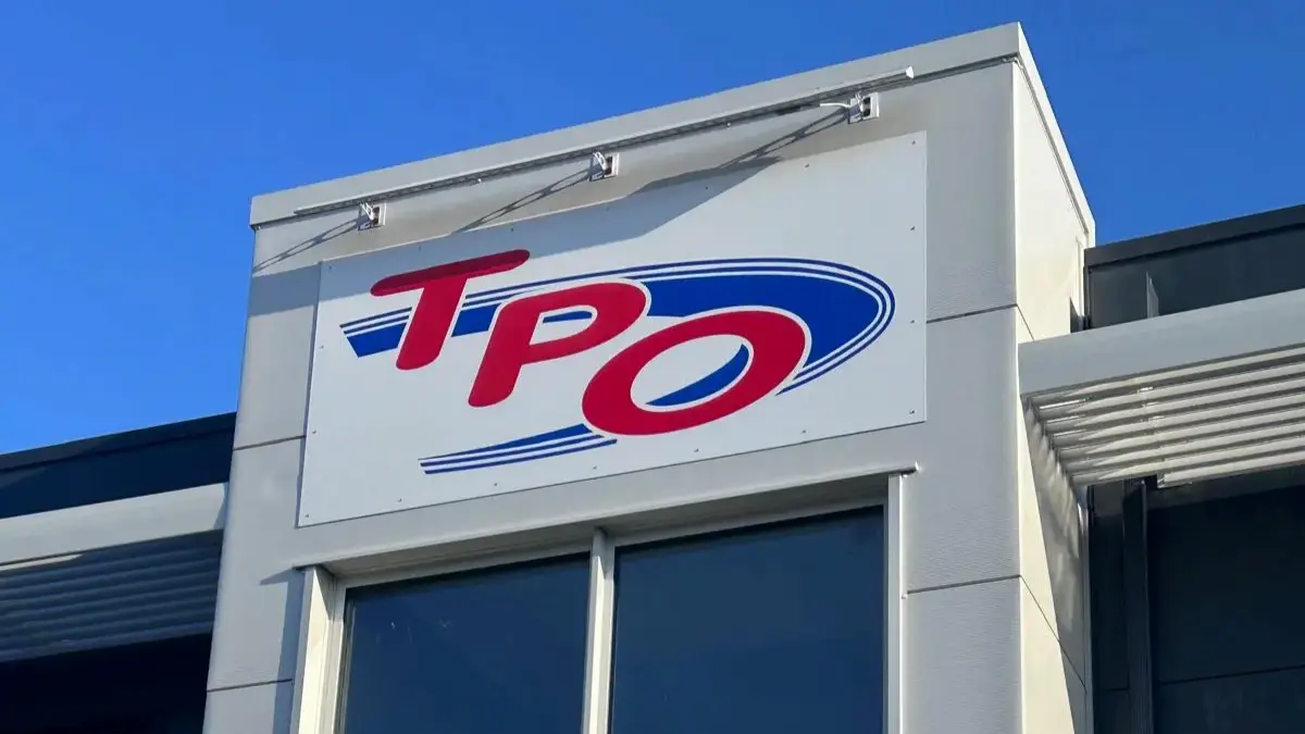 Enseigne commerciale propre après nettoyage à Solliès-Pont